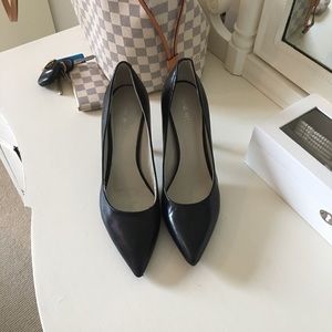 Nine West black leather pumps 7